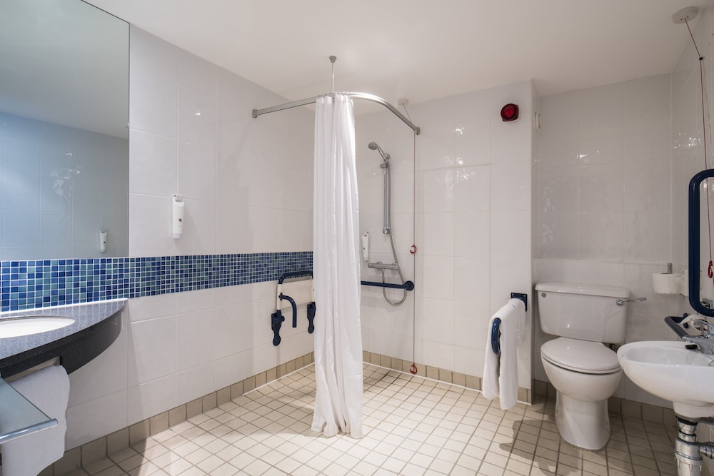 Room, 1 Double Bed, Accessible - Photo 10