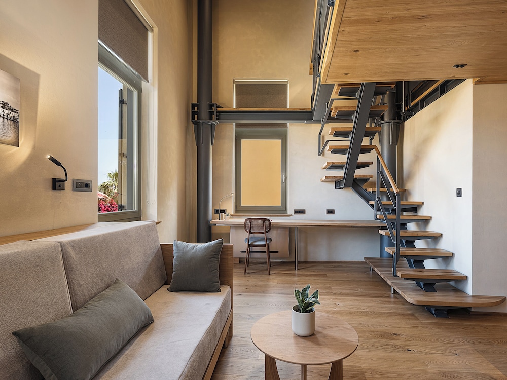 Premium Suite, City View
