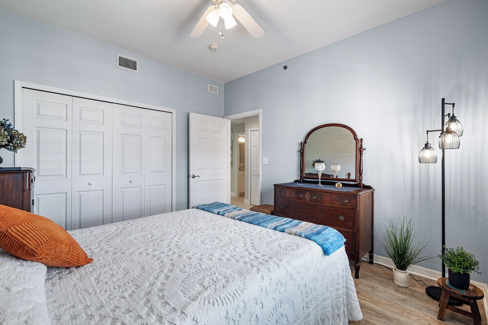 Sunny 3BR Condo Steps to Beach Pool NSB FL, 사진 34