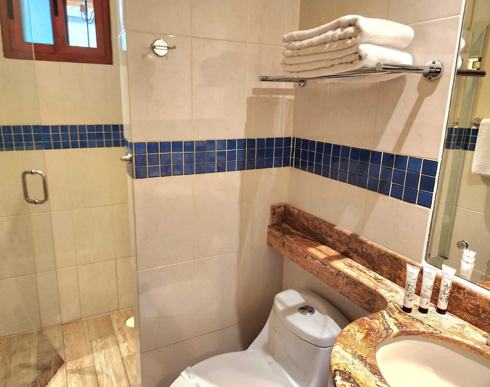 Standard Double Room - Photo 10
