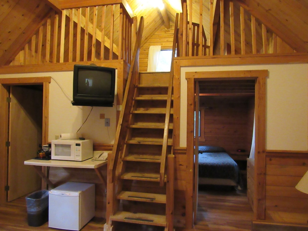 Family Cabin, 1 Bedroom (with Loft, Back 40)