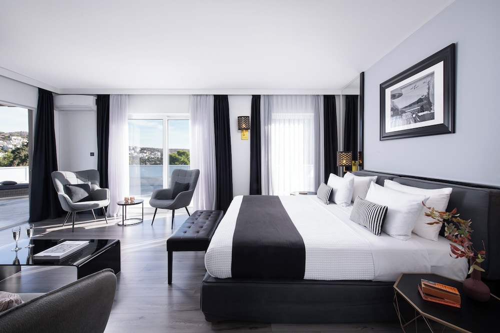 Executive Suite, Jetted Tub, Sea View thumbnail 5