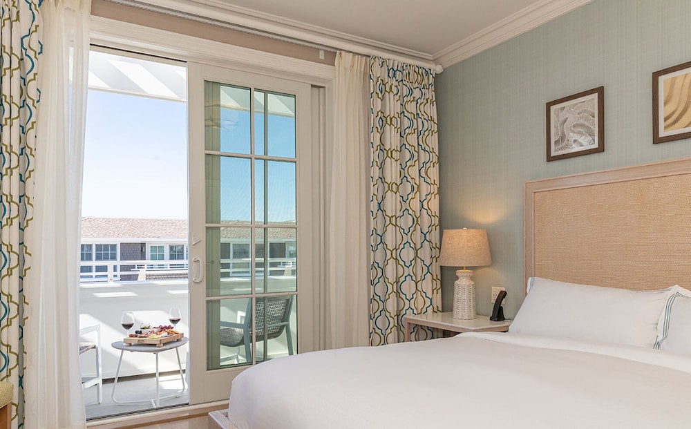 Standard Room, 1 King Bed (SPA-SIDE Town view king w/ balcony) photo 1