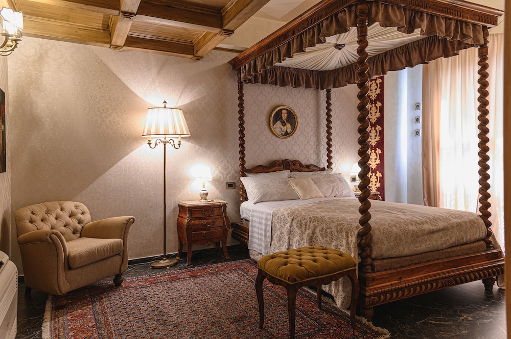 Deluxe Room - Photo 9