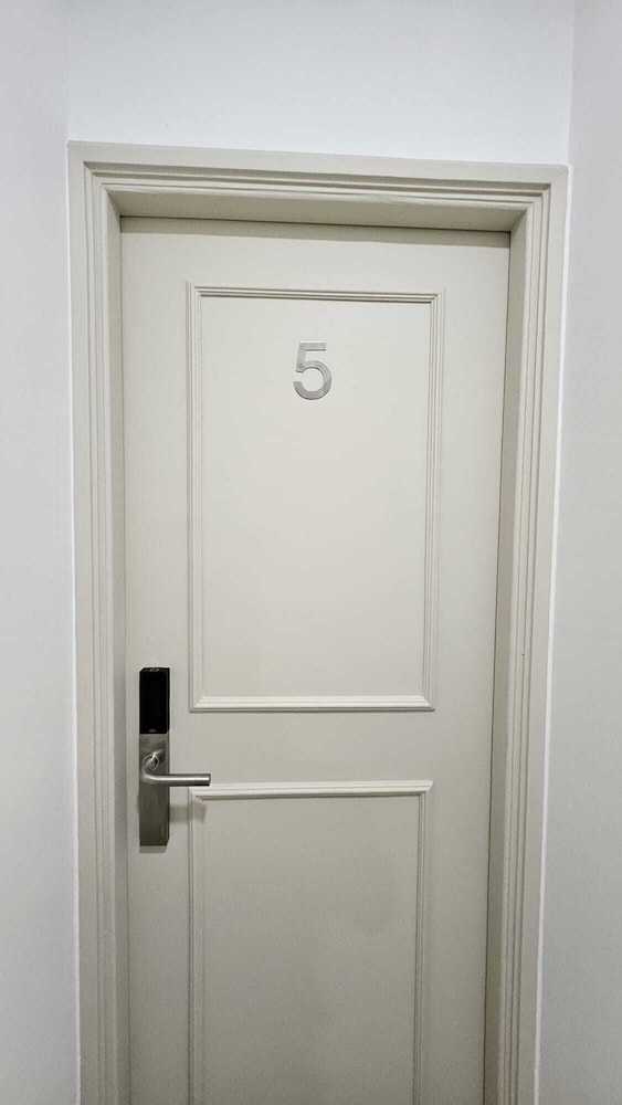 Superior Room, 1 King Bed, Non Smoking, Private Bathroom (Quarto C5) photo 3