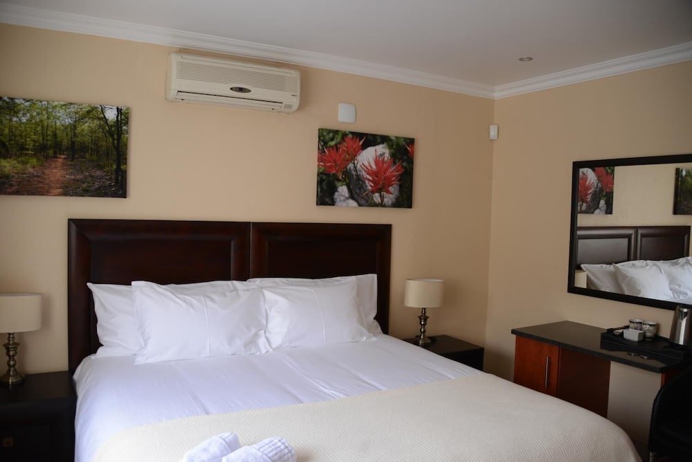Room 1 - King Inhouse Room photo 3