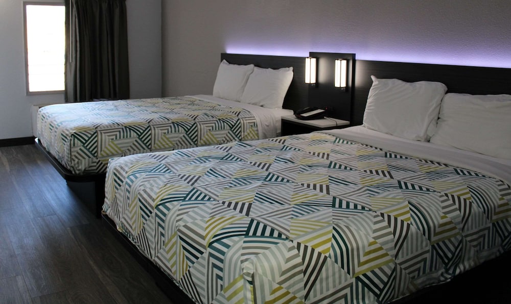 Standard Room, 2 Queen Beds, Non Smoking - Photo 2