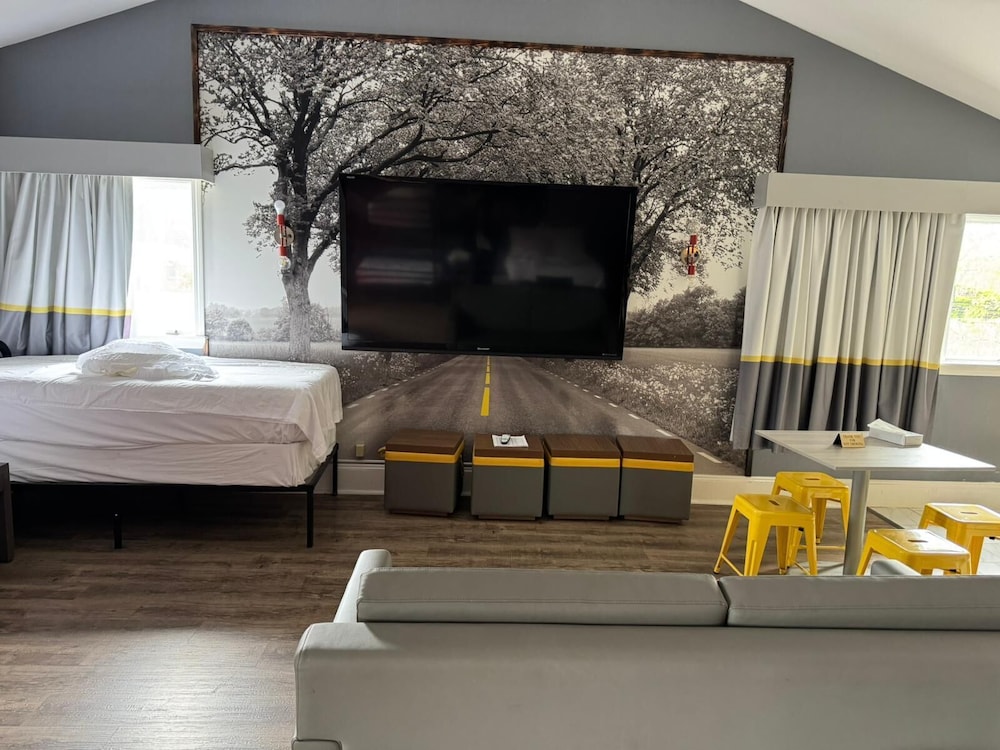 Suite, Multiple Beds, Non Smoking - Photo 11