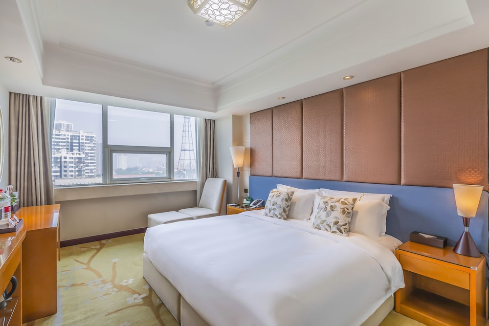 Basic Room, 1 King Bed