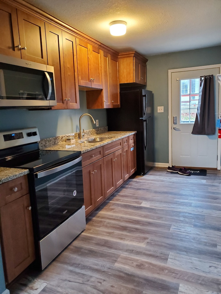Grand Cabin, 4 Bedrooms, Non Smoking, Lake View photo 2