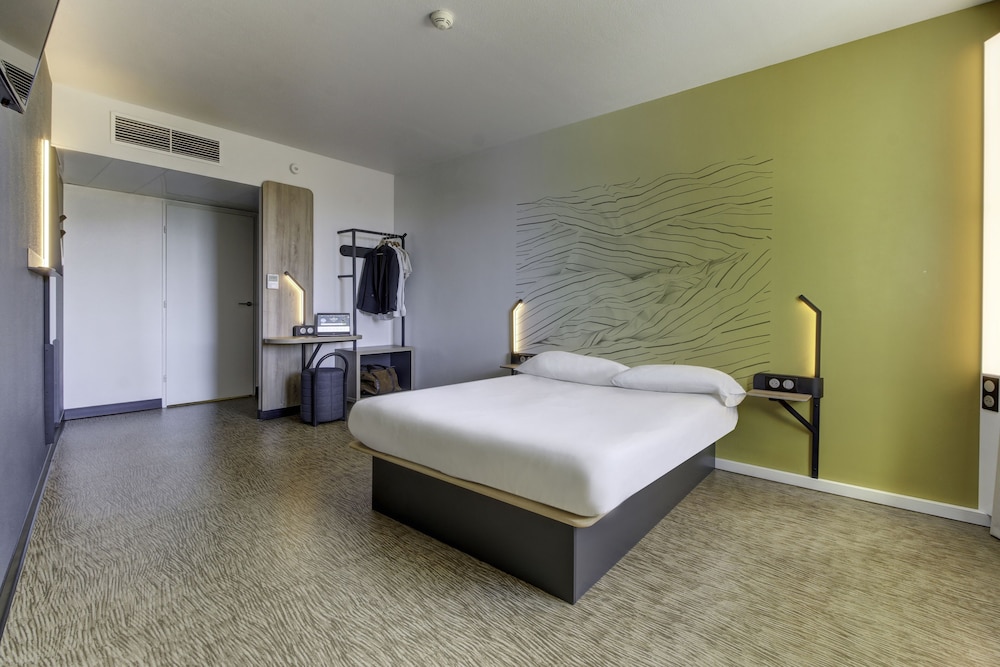 Double Room, Accessible, Non Smoking thumbnail 6