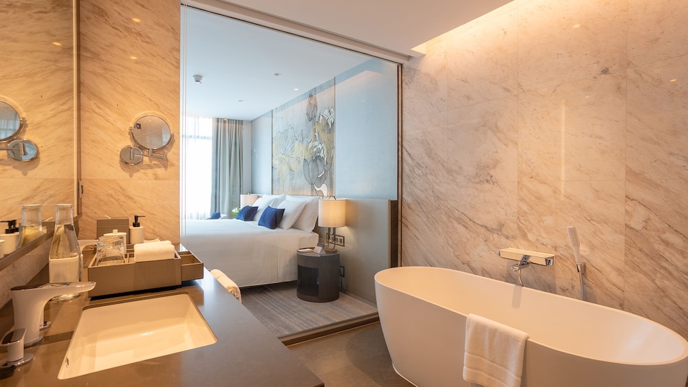 Executive Suite Double Room thumbnail 5