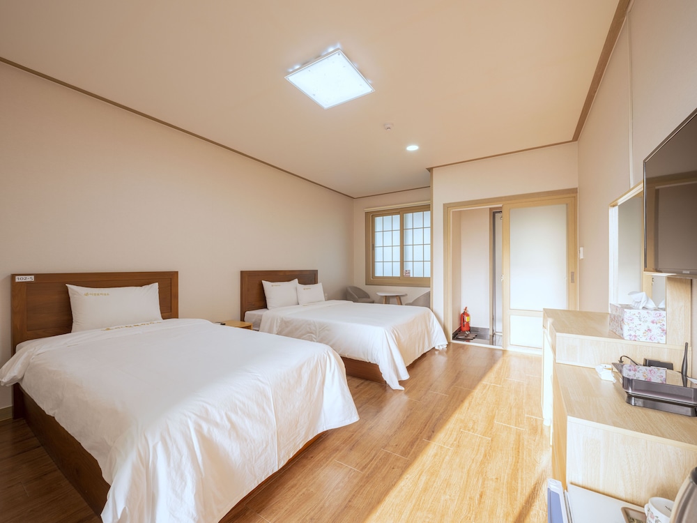 C. Hotel Type (Twin) photo 3