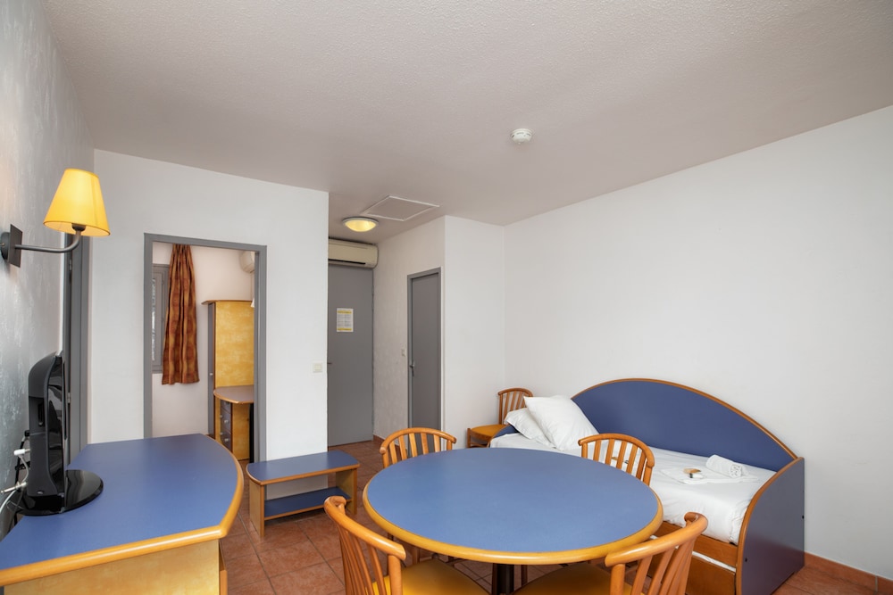 Basic Apartment, 1 Bedroom, Non Smoking - Photo 3