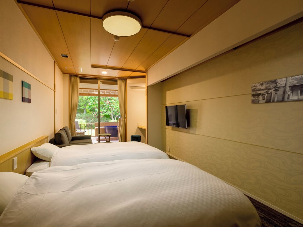 Suite, Non Smoking (with open-air bath) photo 3