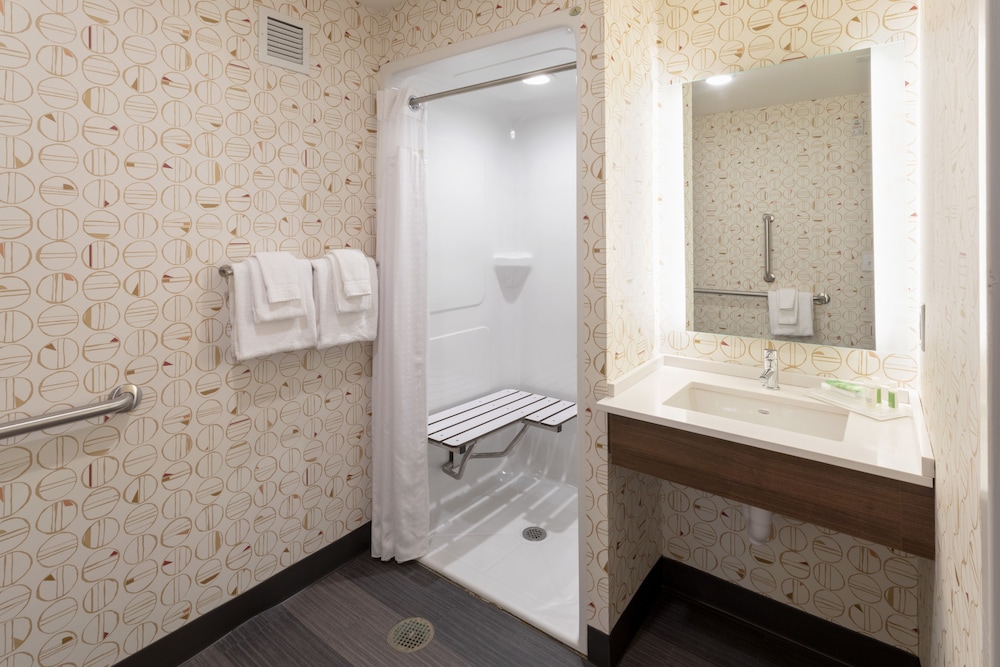 Standard Room, 1 King Bed, Accessible, Non Smoking (Communications) - Photo 5