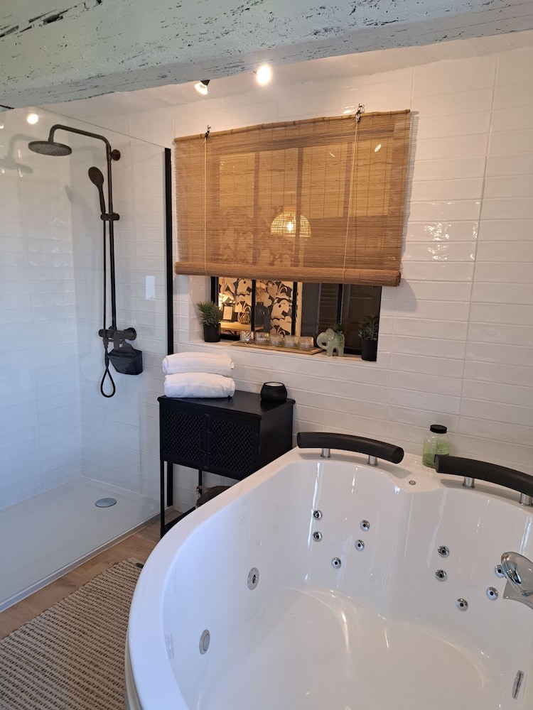 Comfort Room photo 2