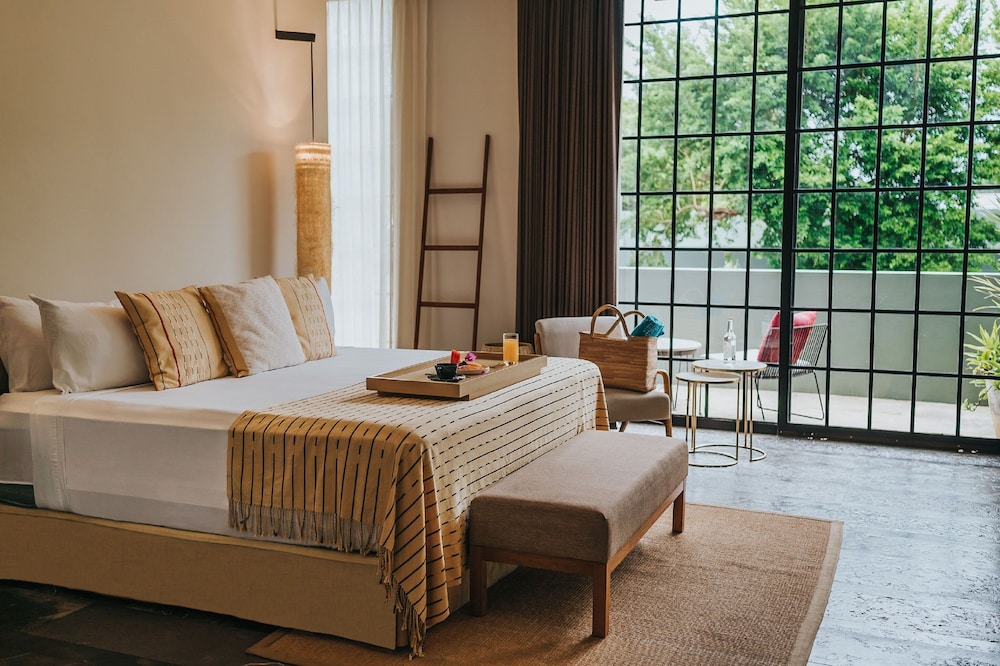Suite, 1 King Bed - Photo 1