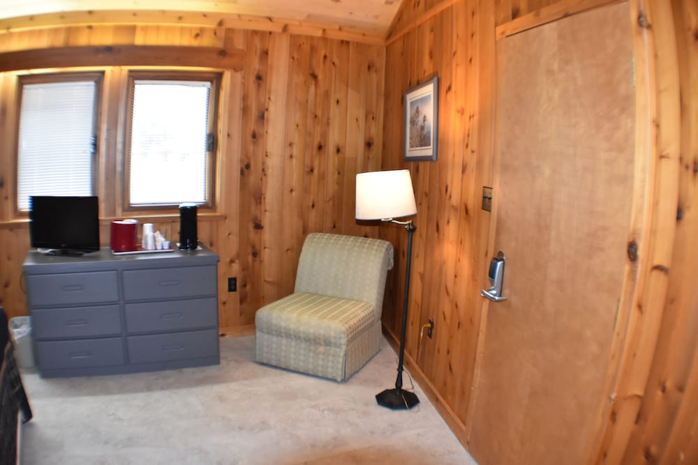 Cedar Lodge Room photo 3