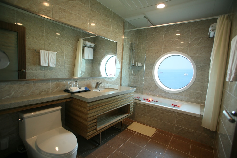 Ocean Deluxe Room photo 3