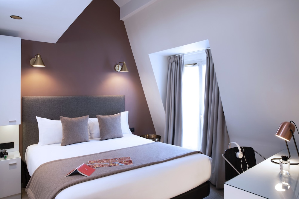 Classic Double Room thumbnail 5