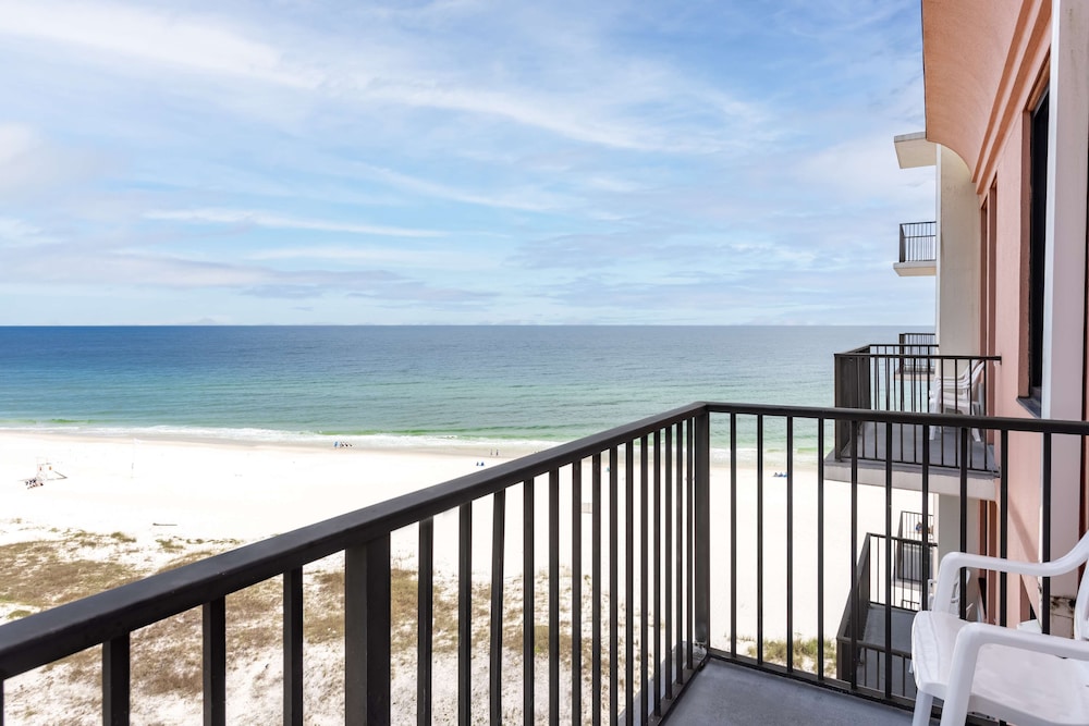 2 Queen beds, balcony, no beach view - Photo 6