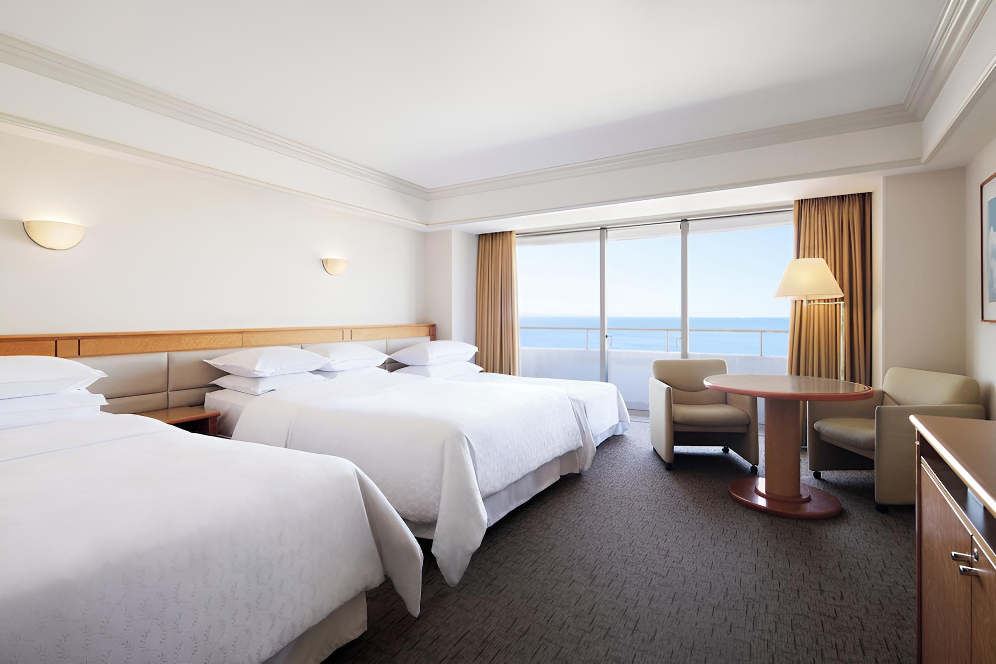Guest room, 3 Twin Beds, Non Smoking, Disney or Bay view, Main Building, Balcony