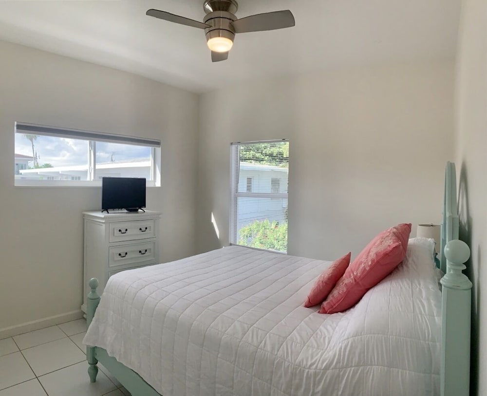 Deluxe Apartment, 2 Bedrooms, Partial Ocean View, Poolside