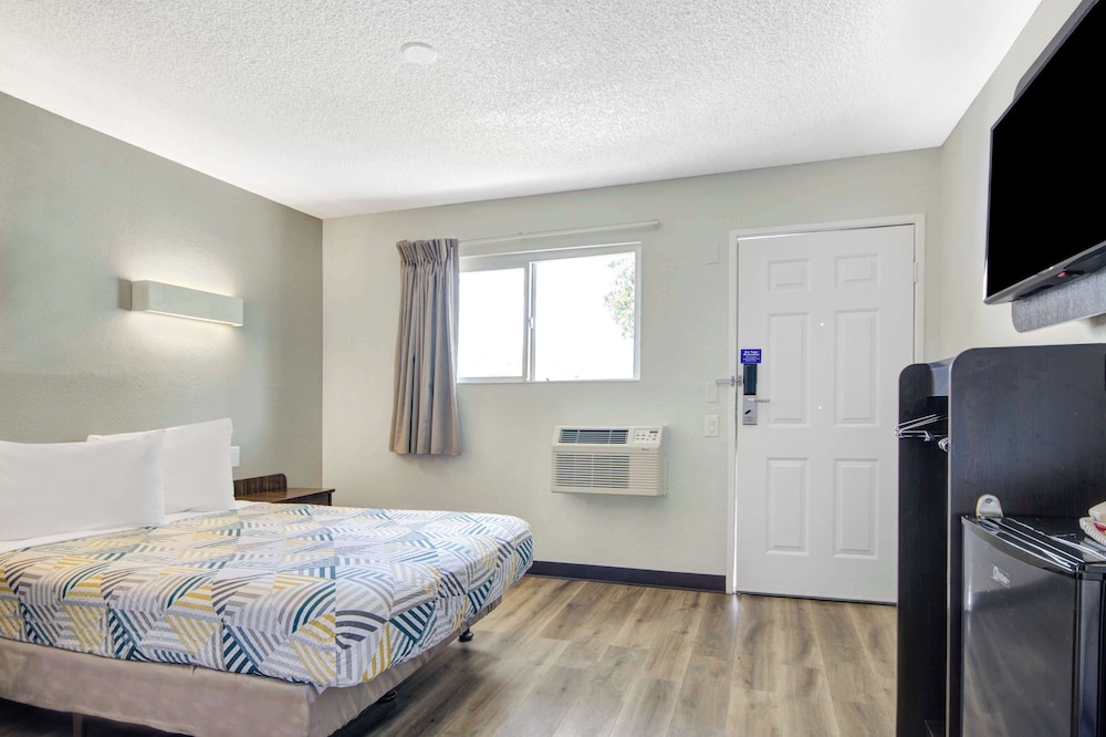 Deluxe Room, 1 Double Bed, Accessible, Non Smoking photo 3