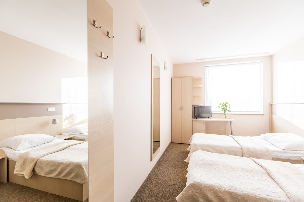 Basic Twin Room, 2 Twin Beds, Non Smoking - Photo 3