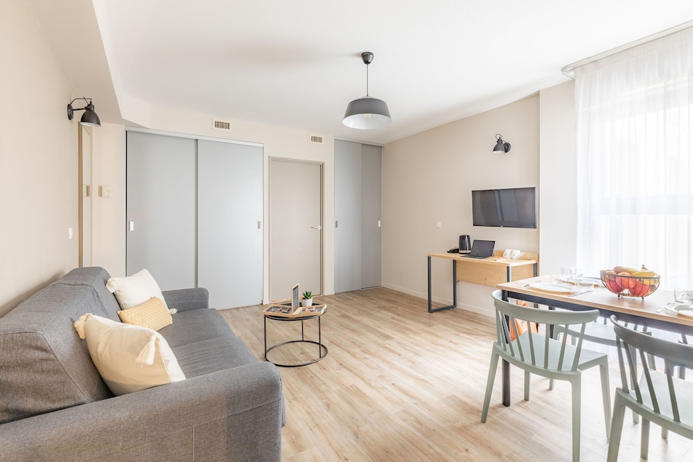 Basic Apartment - Photo 6