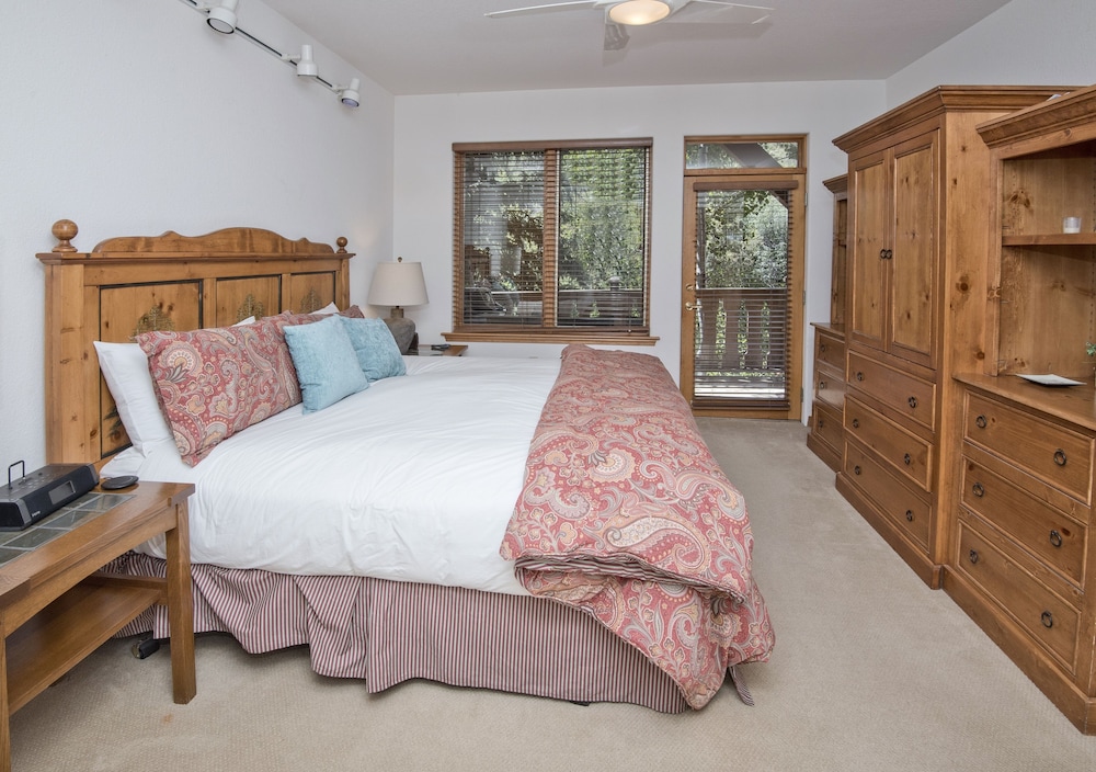 Condo, 2 Bedrooms photo 2