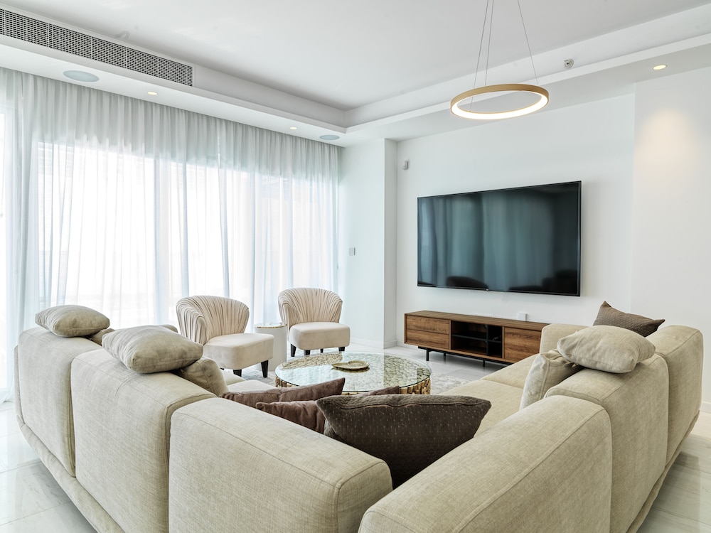 Luxury Apartment, 3 Bedrooms (9F) - Photo 16