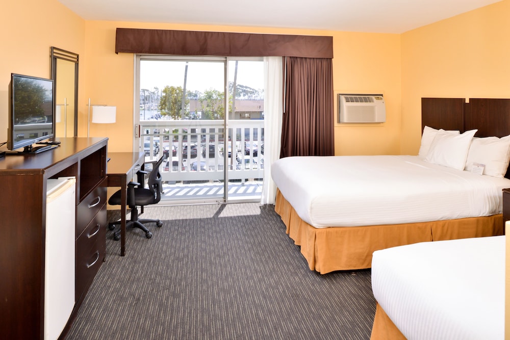 Deluxe Room, 2 Queen Beds, Harbor View - Photo 2