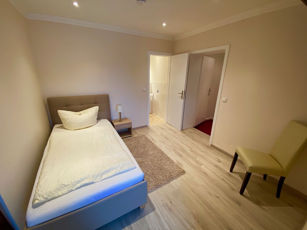 Single Room, Ensuite photo 2