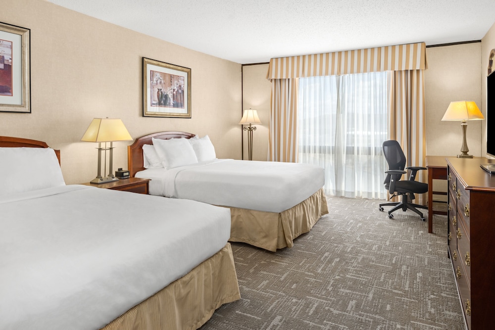 Standard Double Room, 2 Queen Beds - Photo 2