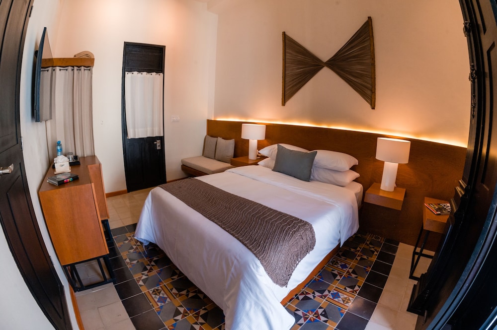 Premium Room, 1 Queen Bed - Photo 8