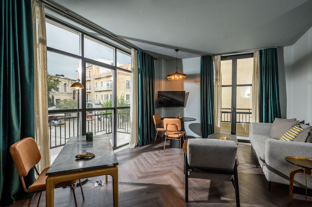Deluxe Suite