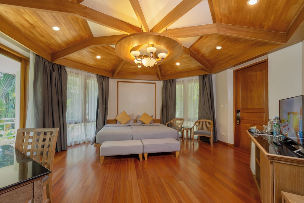 Luxury Grand Room - Photo 15
