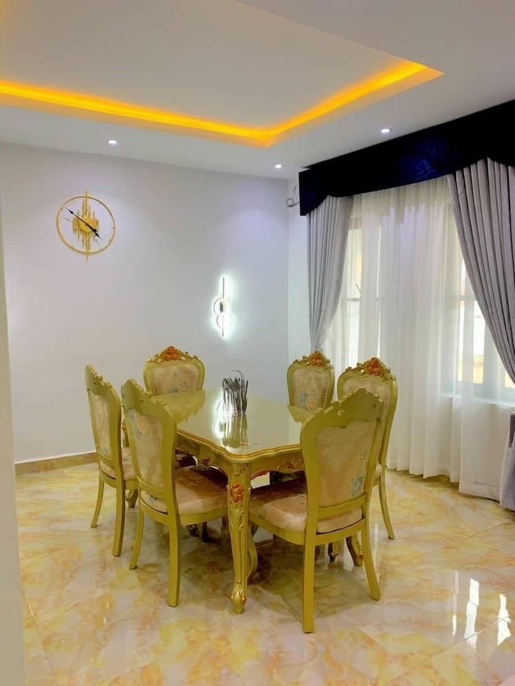 Luxury Apartment photo 2