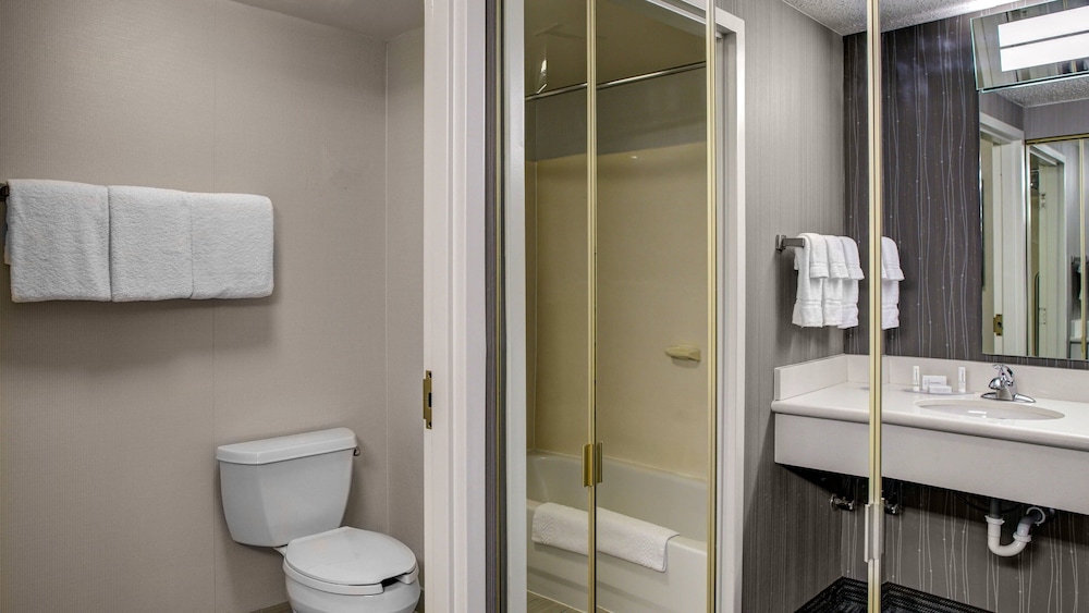 Room, 2 Queen Beds (Mobility/Hearing Accessible, Tub) - Photo 3