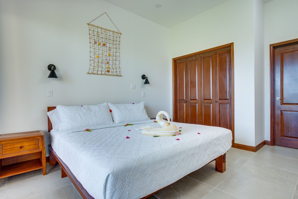 Premier Villa, 2 Bedrooms, 2 Bathrooms, Beachside