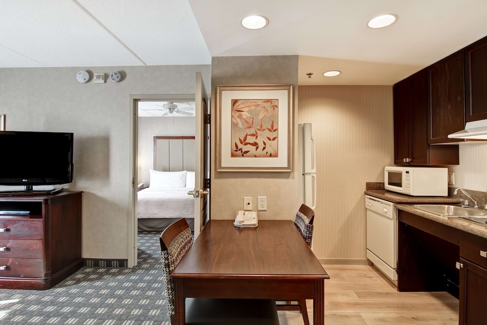 Suite, 1 King Bed, Accessible, Non Smoking - Photo 1