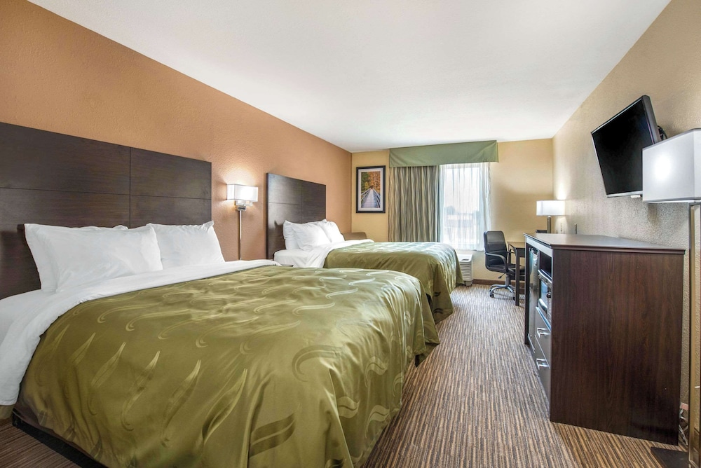Standard Room, 2 Queen Beds, Non Smoking - Photo 3