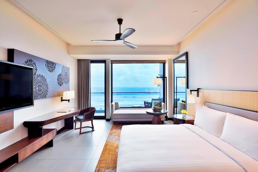 Suite, 1 King Bed, Ocean View