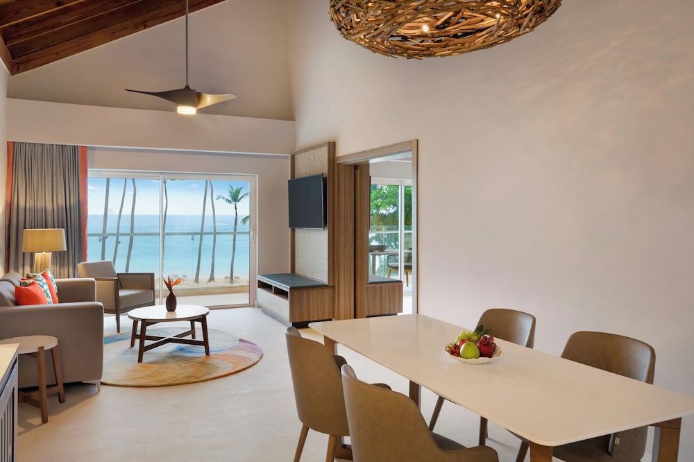 Suite, 1 King Bed, Oceanfront (Preferred) - Photo 3