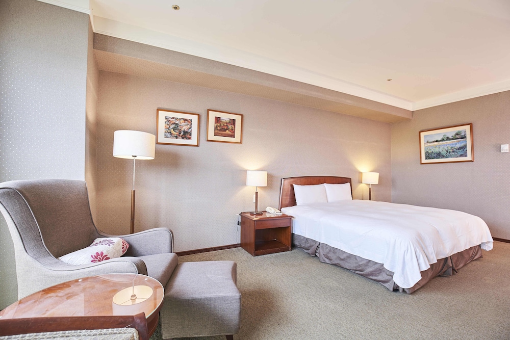 Standard Double Room, 1 King Bed, Non Smoking, City View photo 3
