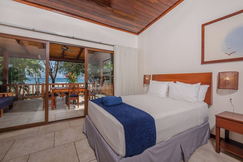 Suite, Beachfront (Plus) photo 2