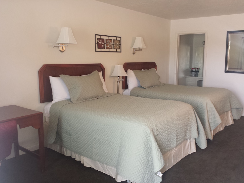 Standard Room, 2 Double Beds, Non Smoking photo 2