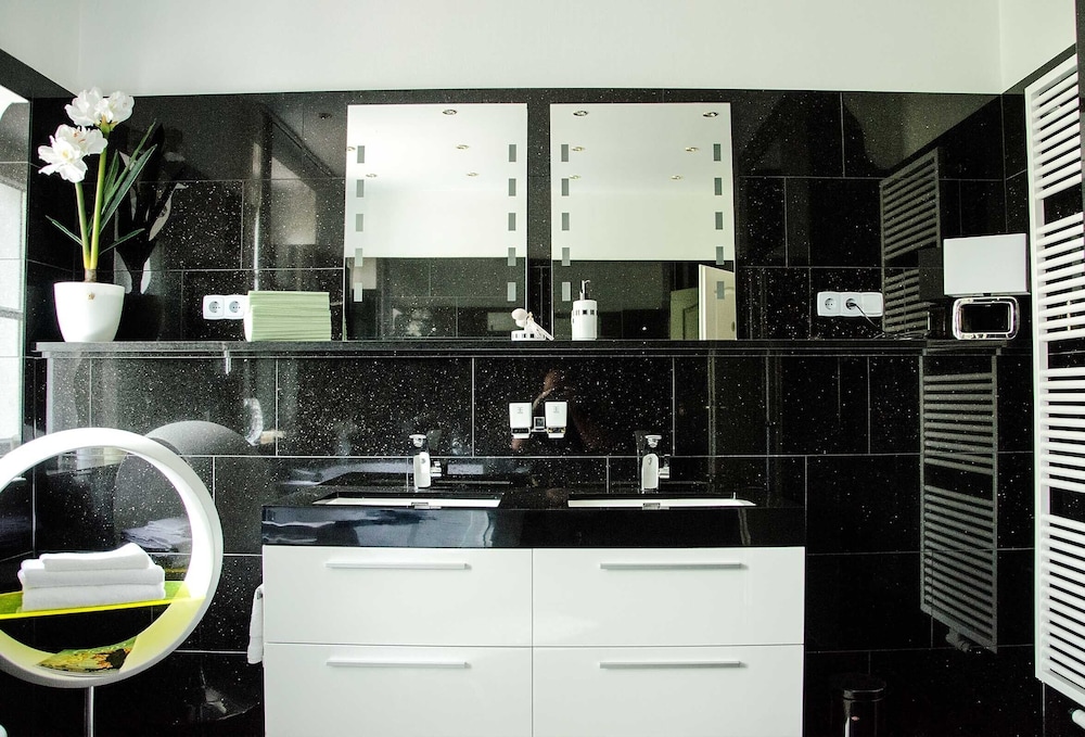 Deluxe Suite, 1 Bedroom, Jetted Tub (Golden Suite) photo 3